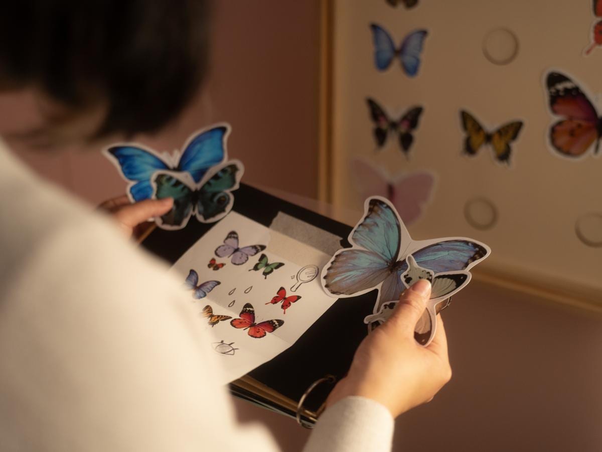 A player selecting butterfly pieces for a matching puzzle