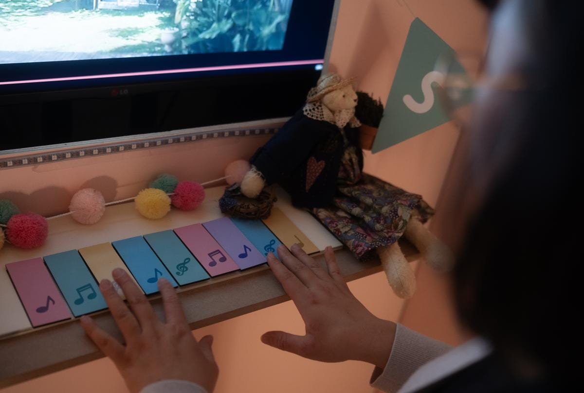 A player interacting with the colorful music-key puzzle